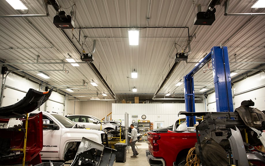 Warrens Collision Center_Building Detail Image